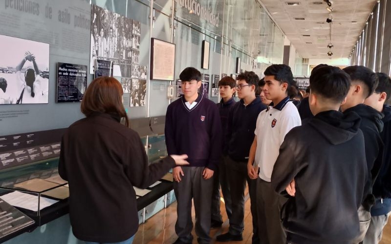 Estudiantes de Segundo Medio visitan el Museo de la Memoria y los Derechos Humanos