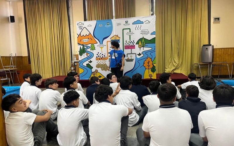 Iniciativa medioambiental promueve el uso responsable del agua en 1° medio
