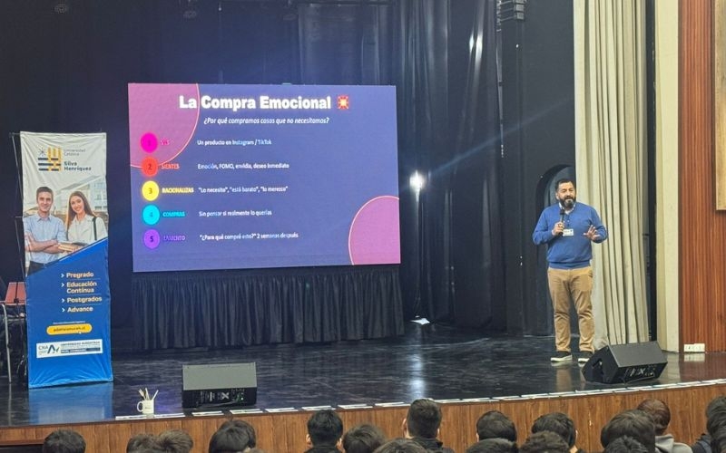 Buenos cristianos y honestos ciudadanos: Jóvenes de 4° medio reciben herramientas para un consumo responsable