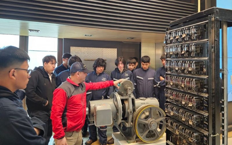 Fortaleciendo vínculos con el mundo laboral: estudiantes participan en experiencias de vinculación con empresas.