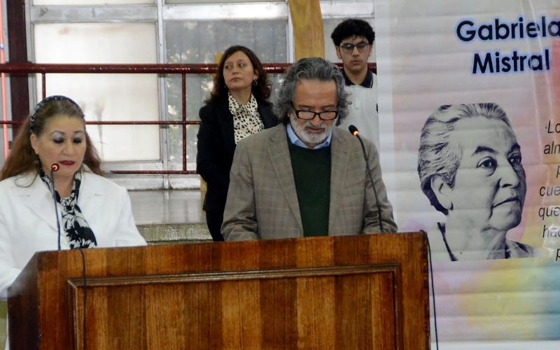Salesianos Alameda celebra el Día del Libro con homenaje a Gabriela Mistral a 80 años de su Nobel