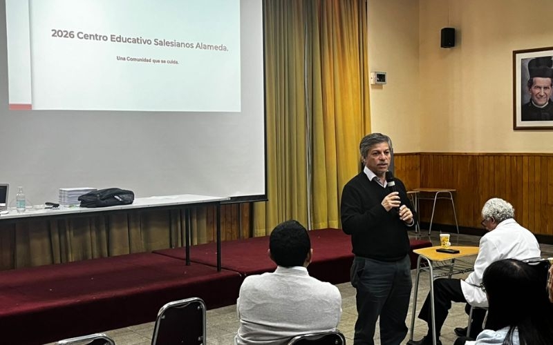 Docentes y asistentes participa en jornada sobre riesgos laborales y seguridad escolar