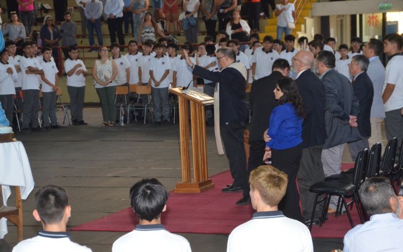 Estudiantes nuevos reciben bendición en Salesianos Alameda