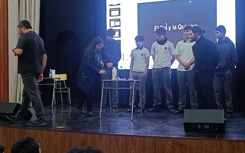 Formación integral en el aula y el taller: Estudiantes de Segundo Medio descubren la ciencia en la vida cotidiana