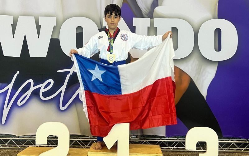 Estudiante Vicente Araya alcanza medalla de oro en Taekwondo